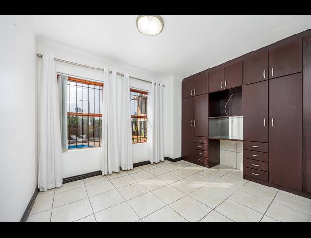 7 BEDROOM FREEHOLD FOR SALE IN EVERSDAL HEIGHTS